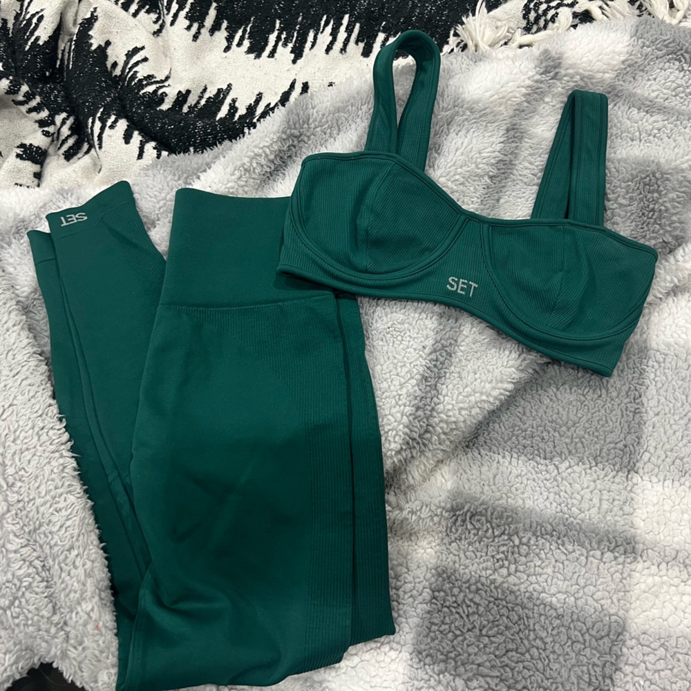 Deep Green Ribbed Sports Bra and Legging Set